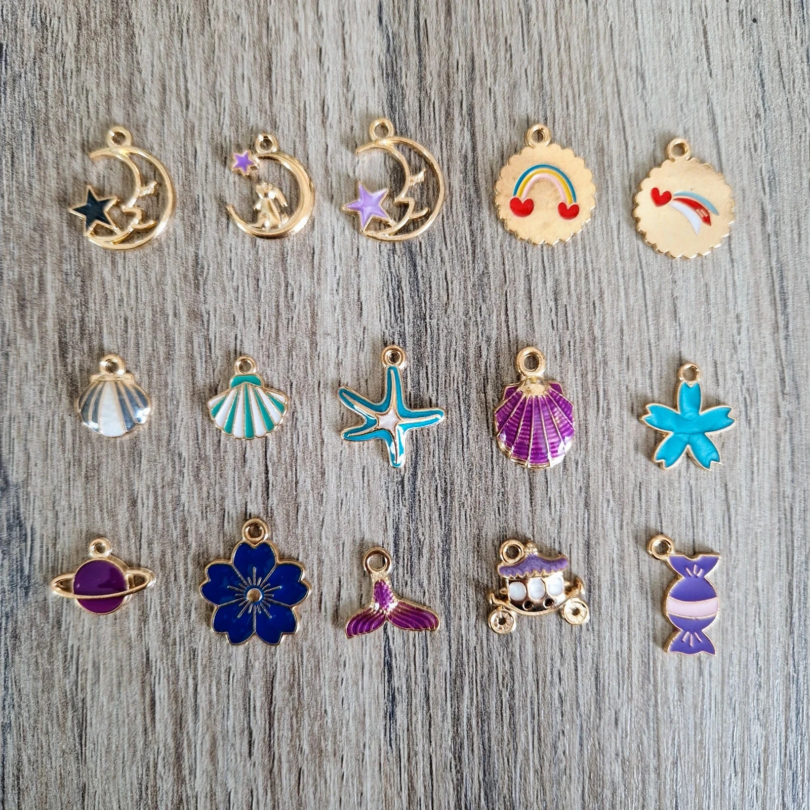Lot de 15 breloques